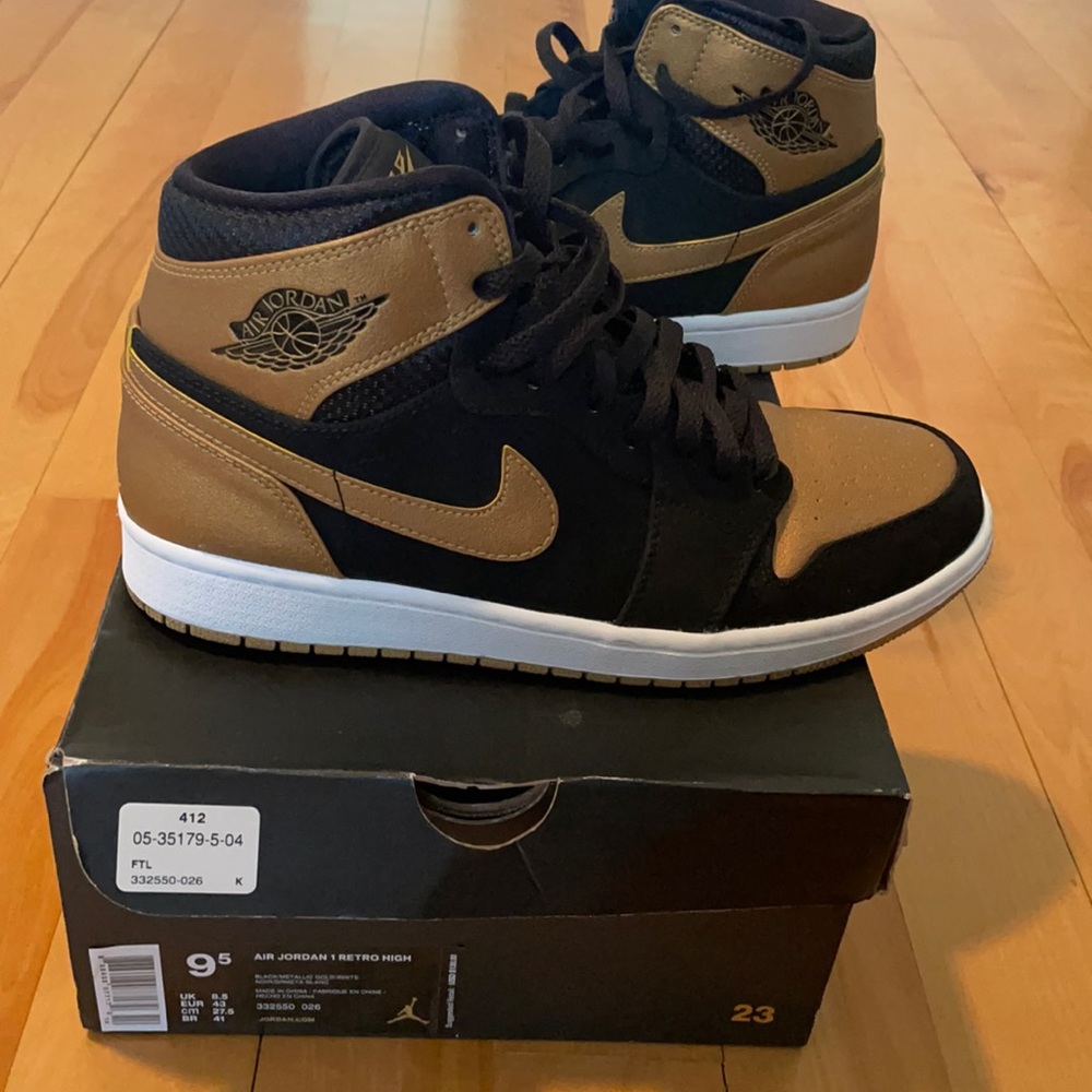 Size 9.5. Black/Gold